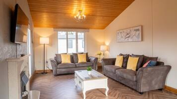 Suite | 3 bedrooms, Internet