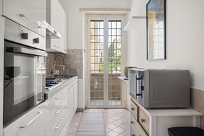 Private kitchen - Maison G: design apartment with balcony (Roma)