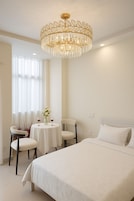 Luxury-Zimmer, Stadtblick | Bettwäsche aus ägyptischer Baumwolle, hochwertige Bettwaren