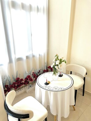 Deluxe Room, Smoking, City View | Bathroom | Shower, rainfall showerhead, free toiletries, hair dryer