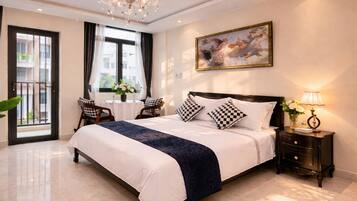 Romantic Room, City View | Egyptian cotton sheets, premium bedding, individually decorated, desk
