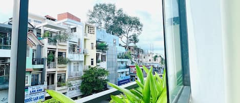 Deluxe Room, 1 Queen Bed, Smoking, City View | Street view