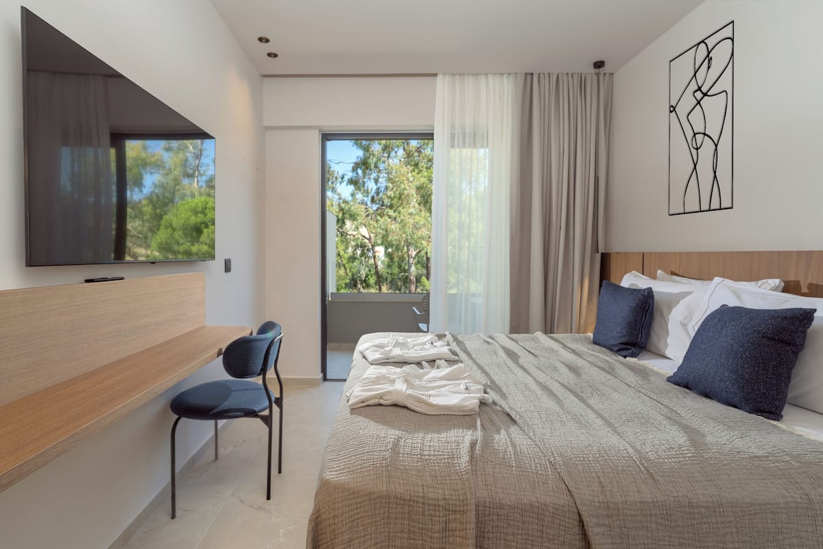 Superior kamer, 1 twee- of 2 eenpersoonsbedden, 1 kingsize bed, uitzicht op tuin | 1 slaapkamer, luxe beddengoed, Select Comfort-bedden