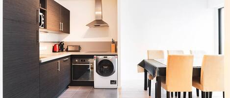 Réfrigérateur, micro-ondes, four, lave-vaisselle