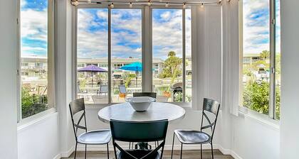 Waterfront Condo 2BR/2BA, Short Walk to Beach, HEATED Pool, Dolphins & Manatees