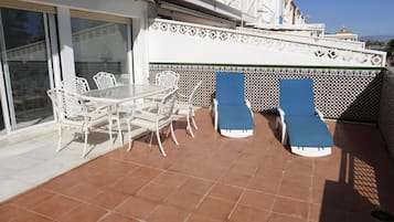 House, 2 Bedrooms, Smoking, Terrace | Tempat makan luar