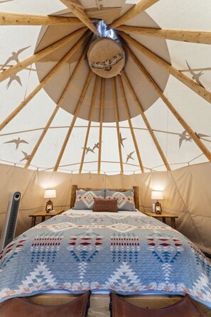 4 bedrooms, desk, iron/ironing board, travel crib
