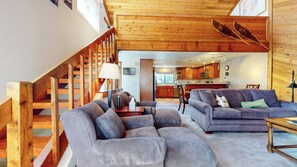 Smart TV, chimenea, reproductor de DVD, libros