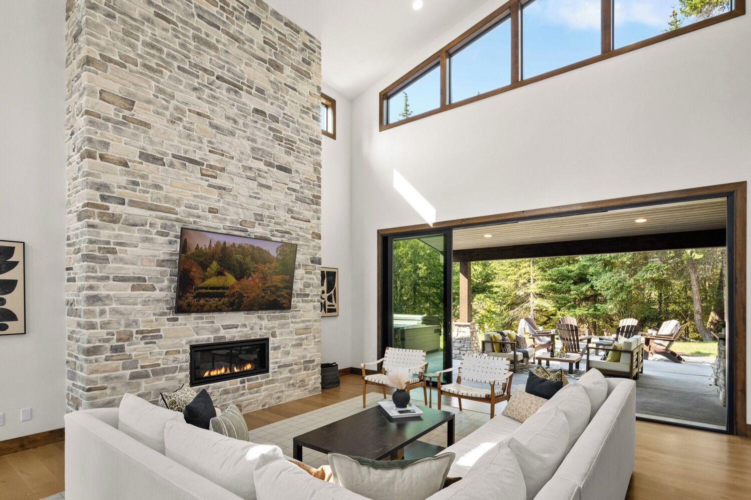 Smart-TV, Kamin, Tischfußball, Tischtennisplatte