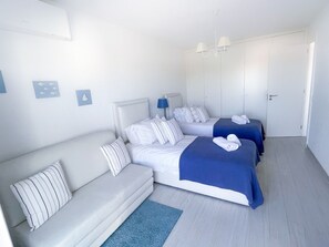 3 chambres, fer et planche à repasser, Wi-Fi, draps fournis