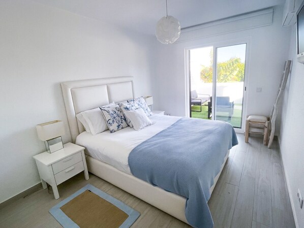 3 bedrooms, iron/ironing board, WiFi, bed sheets