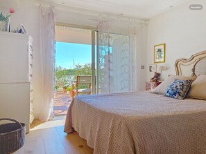 1 chambre, fer et planche à repasser, Wi-Fi gratuit, draps fournis