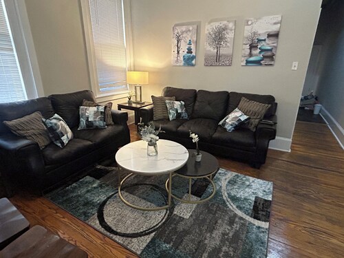 Charming 2-bedroom apartment with WiFi, AC in wonderful Philadelphia