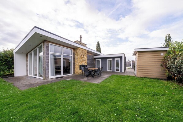 House | Outdoor dining