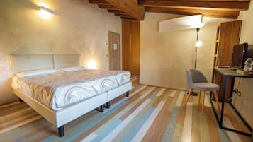 Deluxe-Zimmer, Gartenblick | Schallisolierte Zimmer, Bügeleisen/Bügelbrett, Rollstuhlgeeignet