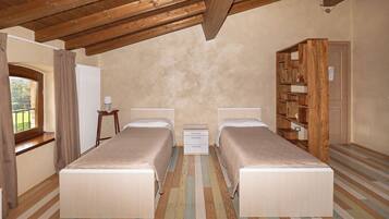 Familienzimmer, Gartenblick | Schallisolierte Zimmer, Bügeleisen/Bügelbrett, Rollstuhlgeeignet