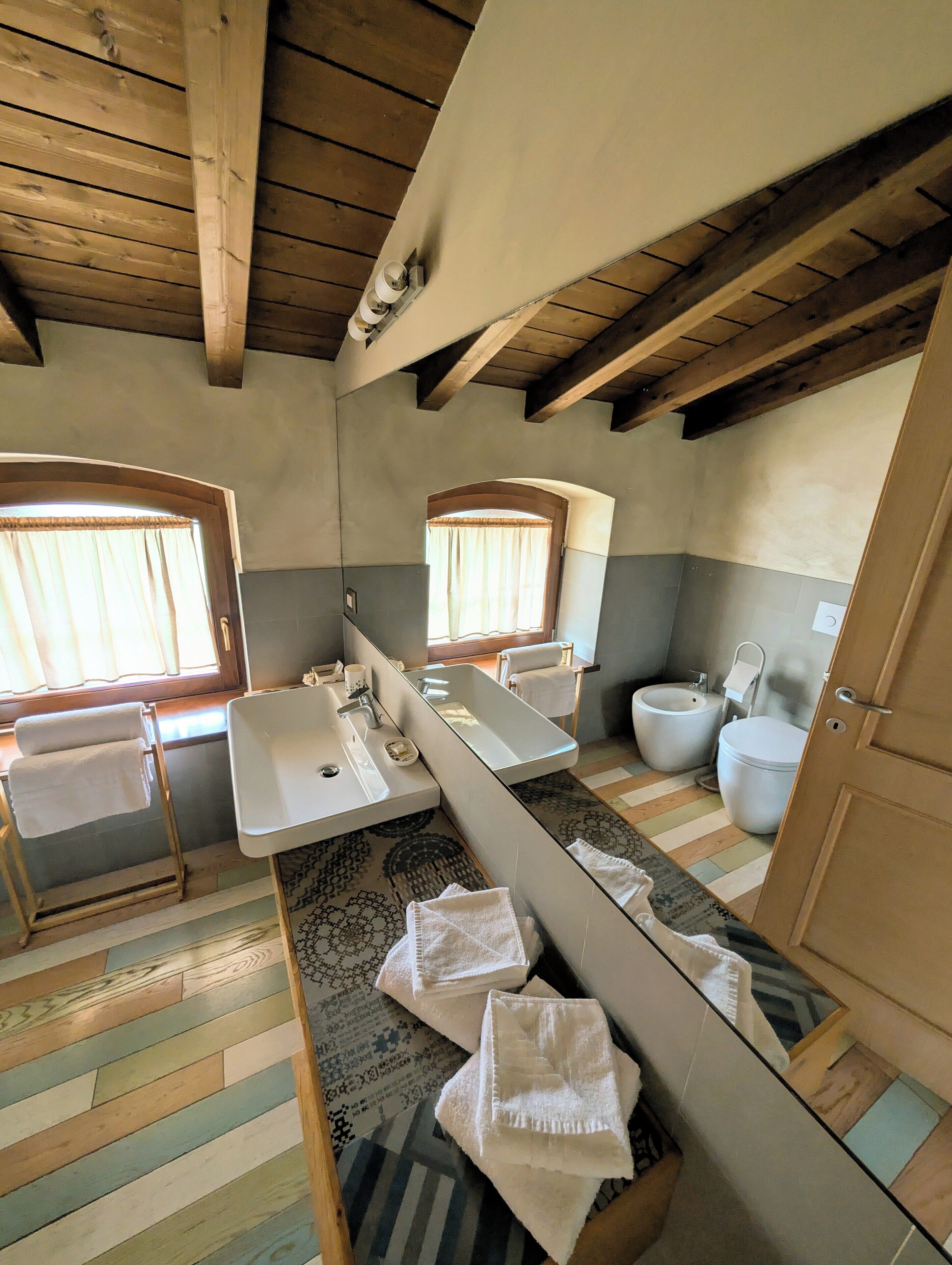 Deluxe kamer, uitzicht op tuin | Badkamer