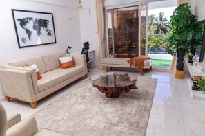 Smart TV, books - Blissful 1 Bedroom in Nyali with Pool, Lift, Wi-fi (Mombasa)
