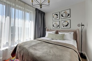 3 bedrooms, iron/ironing board, WiFi, bed sheets - Charming 3-bedroom apartment in enchanting Gdańsk with parking (Gdansk)