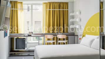 Standard Double Room | Desk, free WiFi, bed sheets