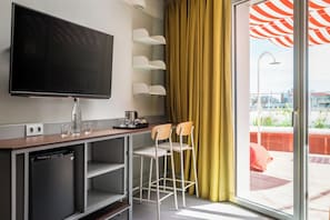 Habitación Deluxe doble, en esquina | Escritorio, wifi gratis, ropa de cama