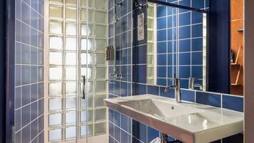 Double Room | Bathroom | Shower, hair dryer, towels, toilet paper