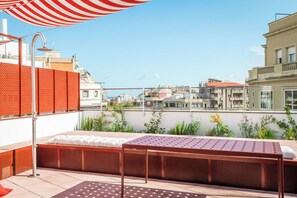 Double Room with Terrace | Desk, travel crib, free WiFi, bed sheets - BYPILLOW Flamant (Barcelona)