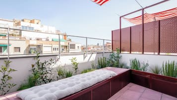 Double Room with Terrace | Desk, travel crib, free WiFi, bed sheets