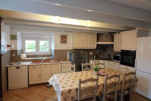 雪櫃、微波爐、焗爐、爐具