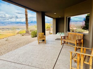 Terrace/patio - Golf Course Views Over 10th Tee Box – Sleeps 12 by Mesquite Vacation Rentals: Walk to Falcon Ridge Clubhouse with $510 in free daily activities! (Mesquite)
