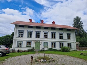 Front of property - Myskje Gård Äventyr (Soderala)