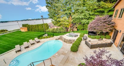 Lakefront Tech-savvy Home with Pool & Hot Tub