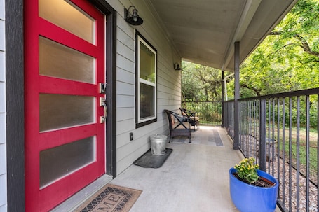 Terrace/patio. Secluded Guest House in beautiful setting