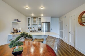 Kühlschrank, Mikrowelle, Herdplatte, Geschirrspüler