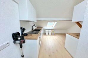 Mikrowelle, Herdplatte, Geschirrspüler