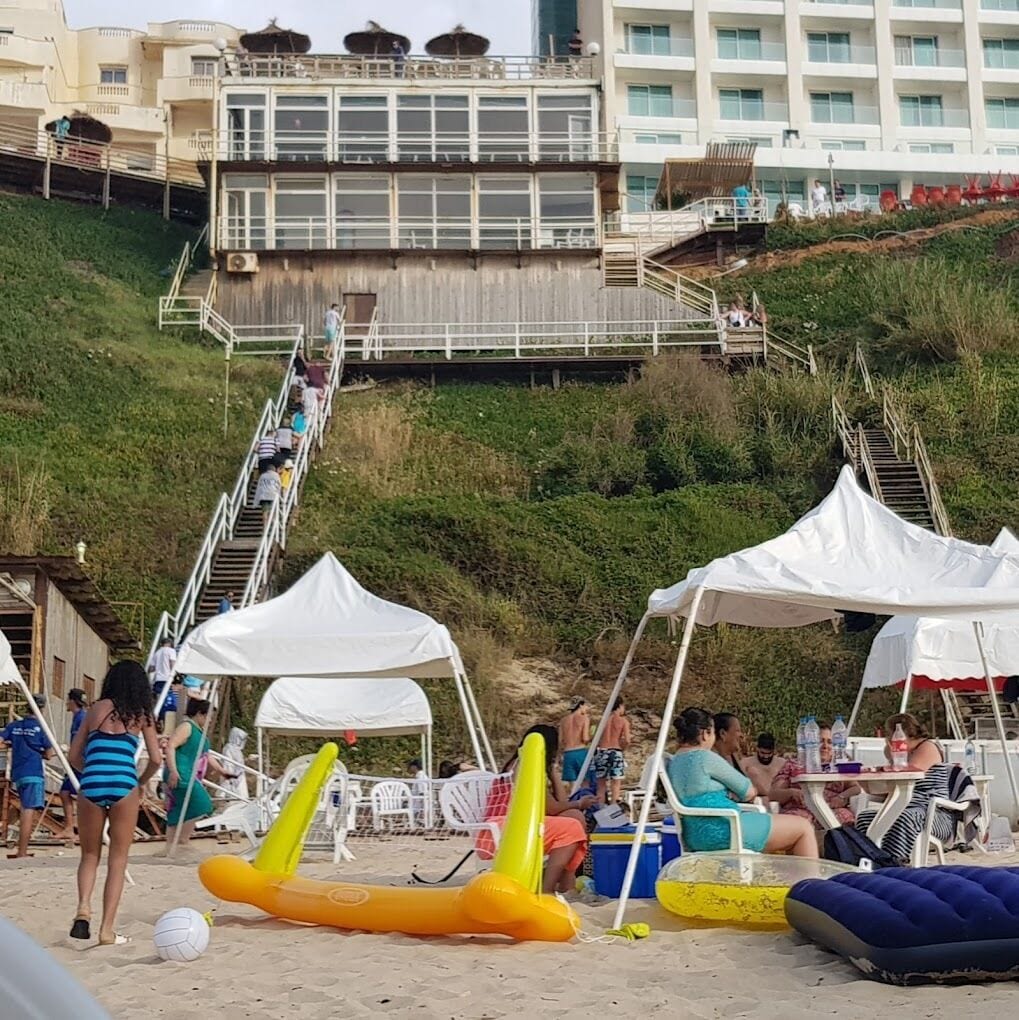 ชายหา  ด