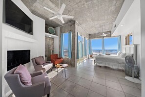 4 bedrooms, iron/ironing board, Internet, bed sheets - Oceanfront Experience | Panoramic Views + Pet-friendly (Galveston)