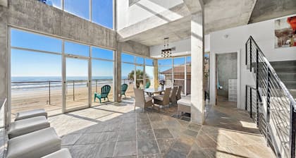 Oceanfront Experience | Panoramic Views + Pet-friendly