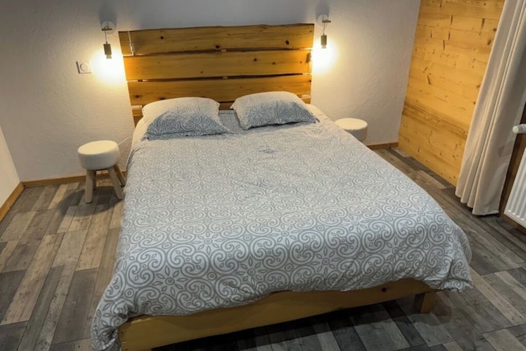 3 quartos, berço de viagem, Wi-Fi, roupa de cama