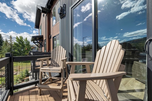 Gorgeous new Silverthorne luxe townhouse with heated attached garage