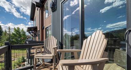 Gorgeous new Silverthorne luxe townhouse with heated attached garage