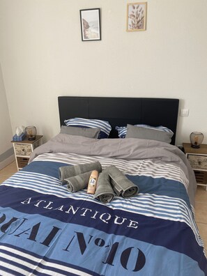 1 chambre, fer et planche Ă repasser, Wi-Fi, draps fournis