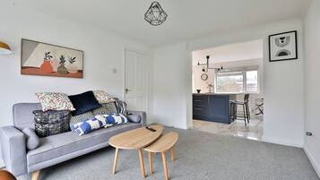 Comfort House, 3 Bedrooms | Living area | 42-inch Smart TV with digital channels