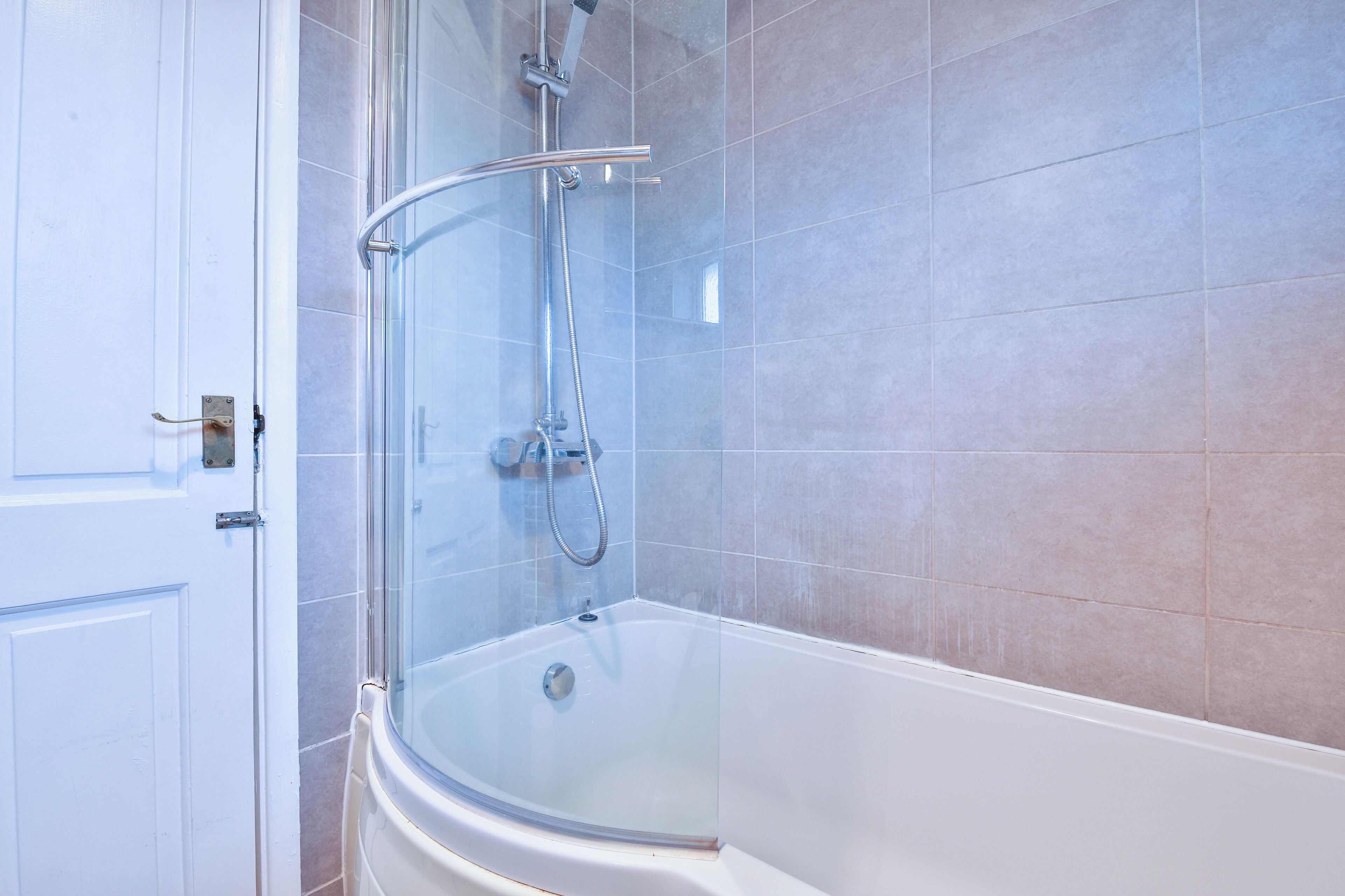 Comfort House, 3 Bedrooms | Bathroom | Shower, free toiletries, hair dryer, towels