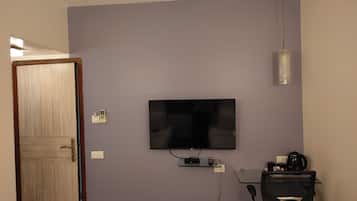 Standard Twin Room | Premium bedding, iron/ironing board, free WiFi, bed sheets