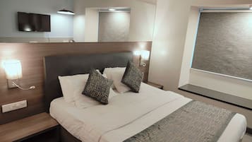 Comfort Double Room | Premium bedding, iron/ironing board, free WiFi, bed sheets