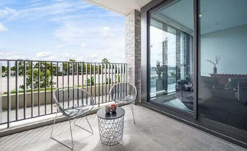 1 minutes' walk to Sydney Olympic Stadium