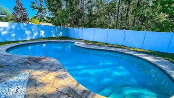 Ulkouima-allas, lämmitetty uima-allas