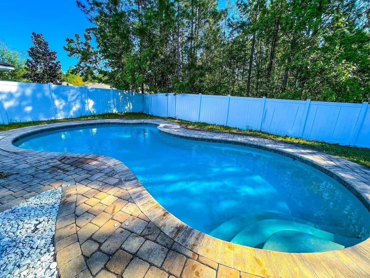 Photo of +A Taste of Britain entire house / heated pool+