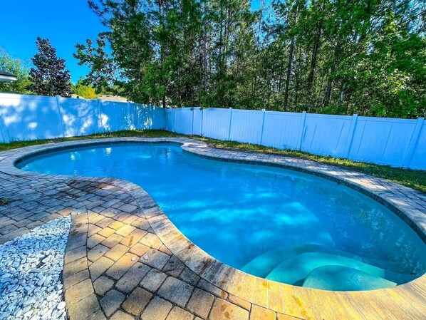 Ulkouima-allas, lämmitetty uima-allas